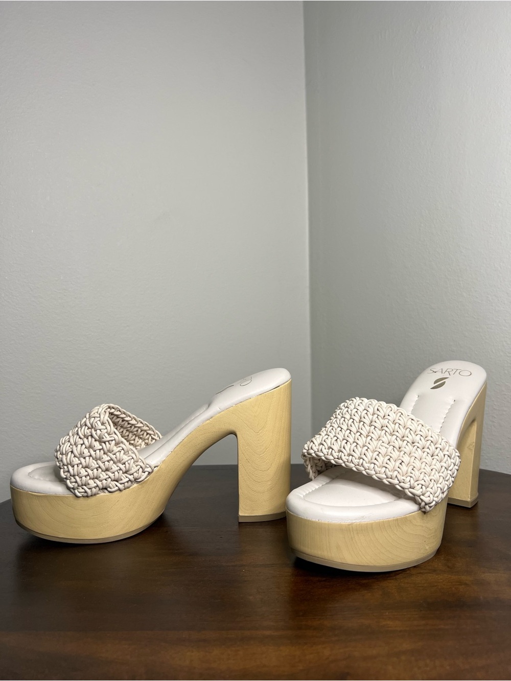 Franco Sarto Wendy Womens US 7.5 Bone Leaather Wooden Heel Platform Sandals